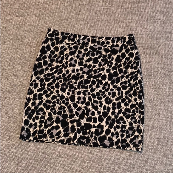 Cute mini animal print skirt! - Picture 3 of 4